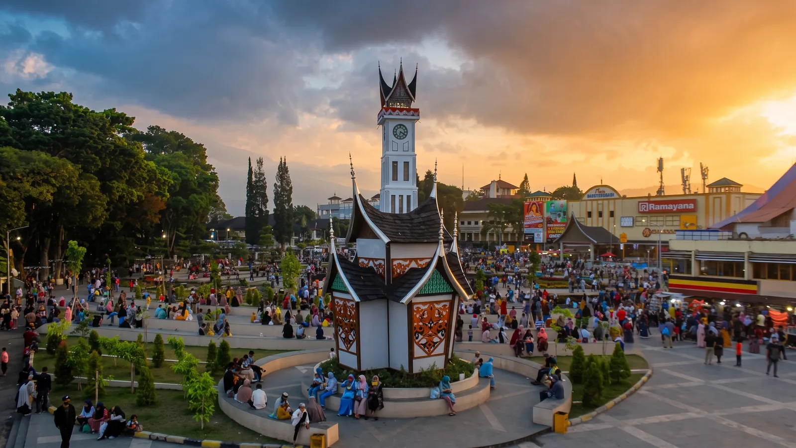Wisata Bukittinggi untuk first timer dengan suasana kota dataran tinggi dan perjalanan santai